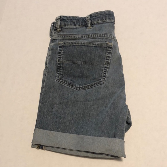 Denver Hays Jean cut off shorts - Picture 4 of 6